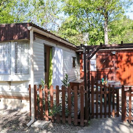 Camping Les Acacias Hotel Saint-Paulet-de-Caisson Buitenkant foto