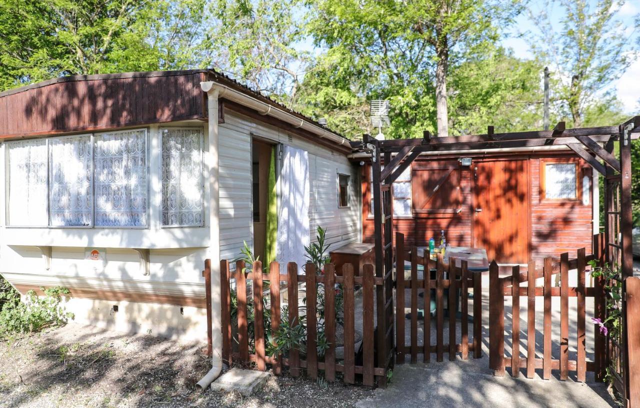 Camping Les Acacias Hotel Saint-Paulet-de-Caisson Buitenkant foto